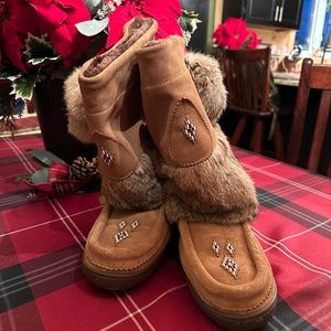 Manitoba Mukluks, suede, oak colour, size 8